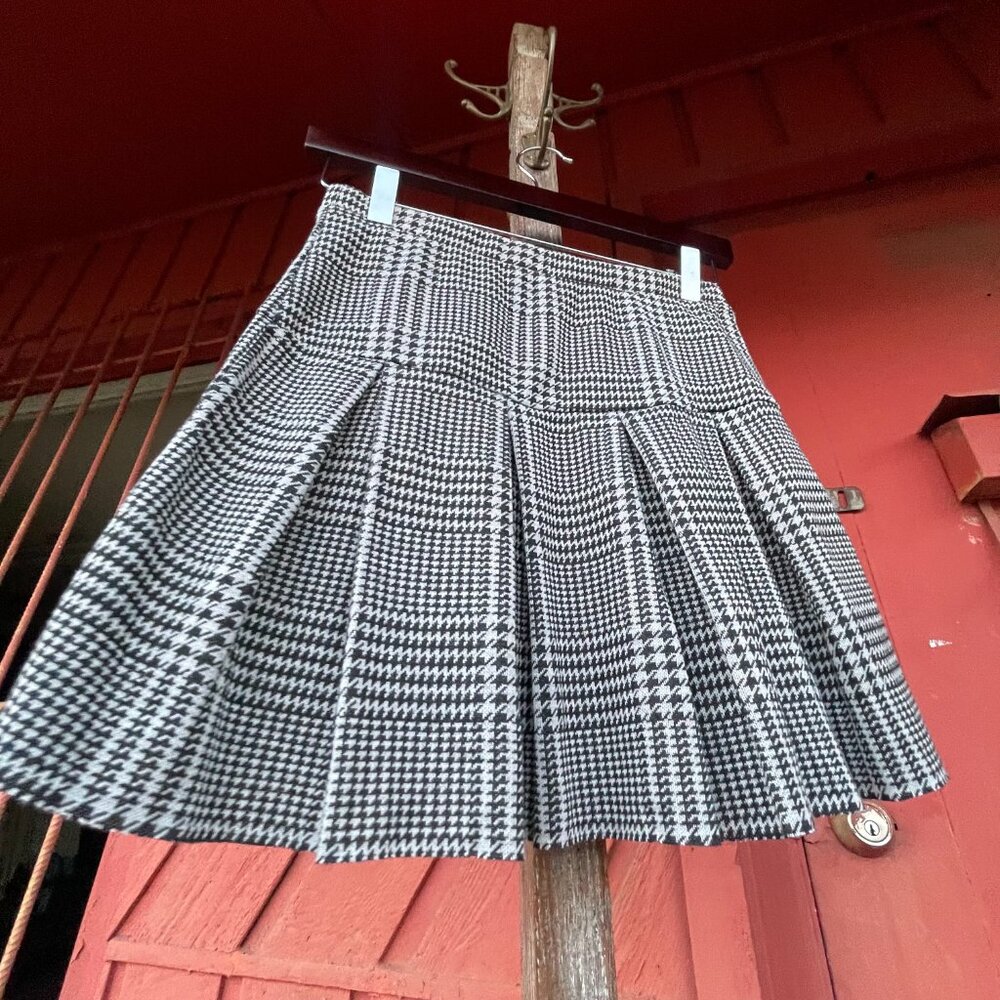 Girl's Large (10/12) Art Class B&W Houndstooth Pleated Mini Skirt - Picture 10 of 16